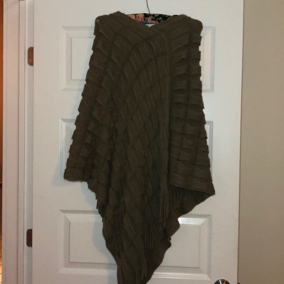 Taupe Knit Poncho - Picture 3 of 4